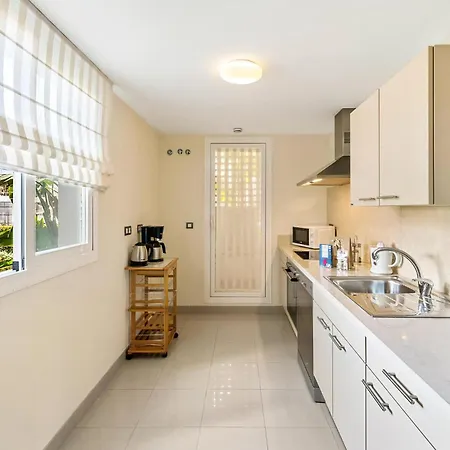 2 Bedroom Awesome In Lejlighed