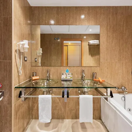 2 Bedroom Awesome In Lejlighed